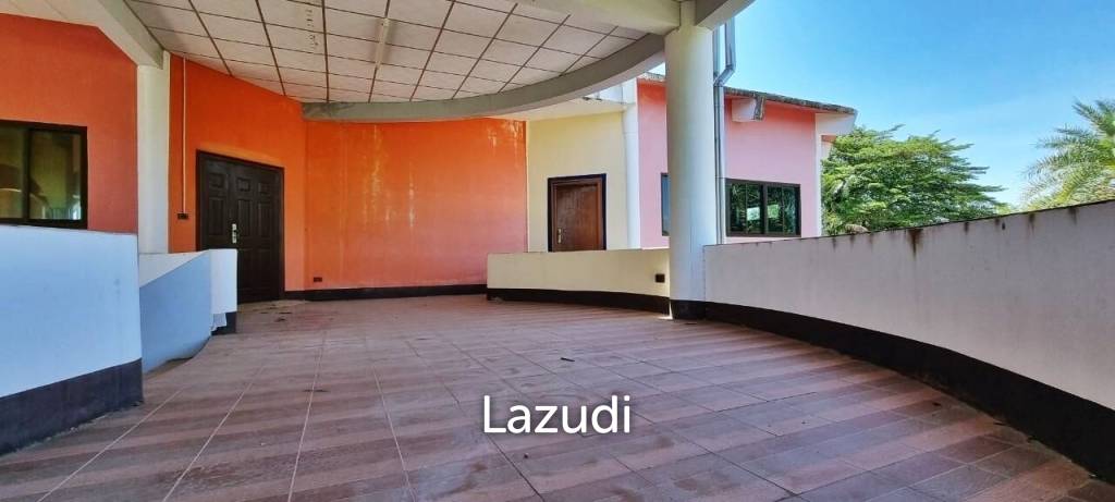 Land and Building for Sale in Huay Yai