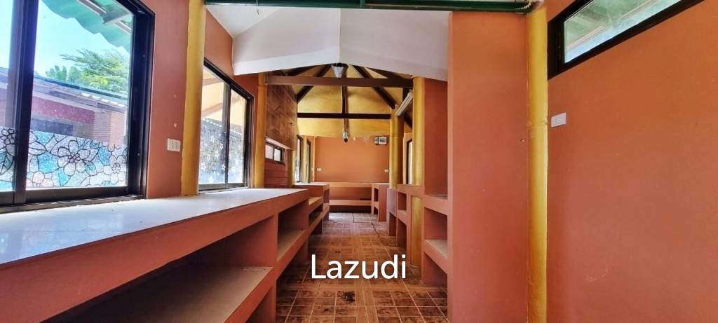 Land and Building for Sale in Huay Yai