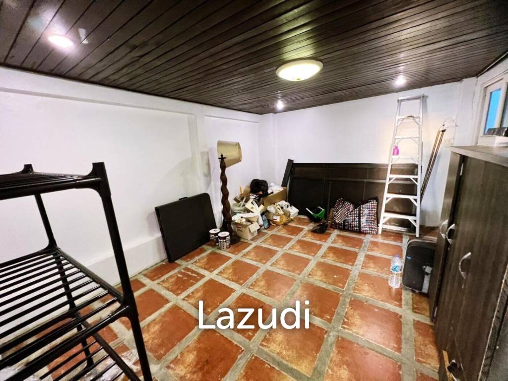 3 Bedrooms 350 SQ.M House in Mabprachan Lake
