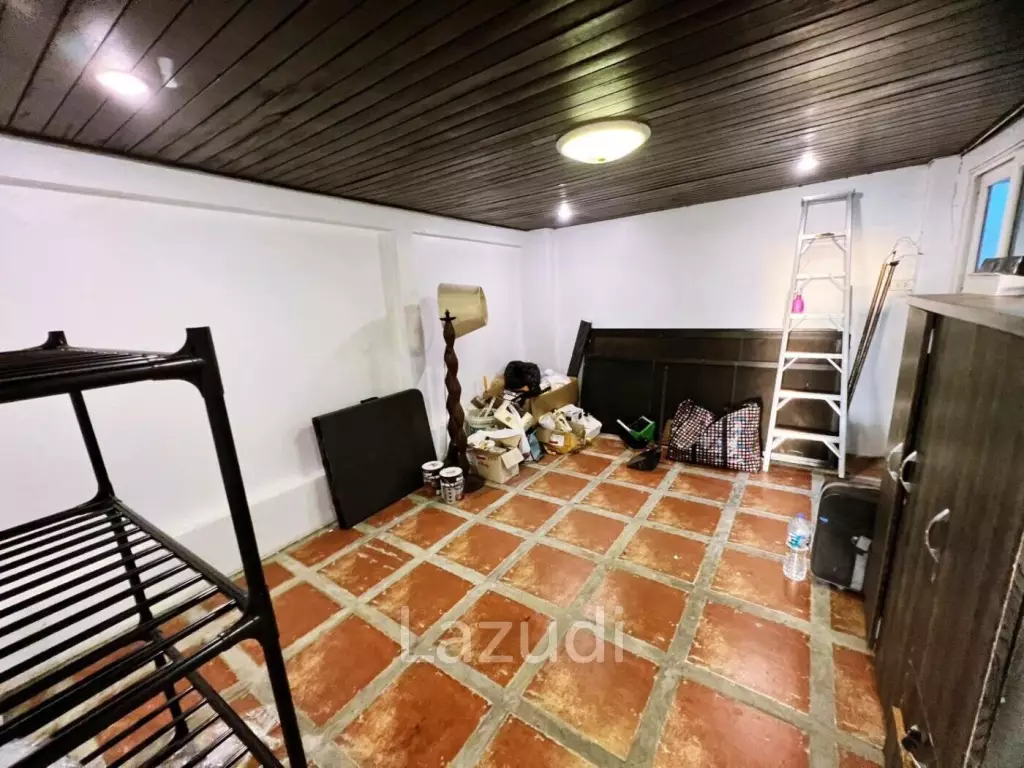 3 Bedrooms 350 SQ.M House in Mabprachan Lake