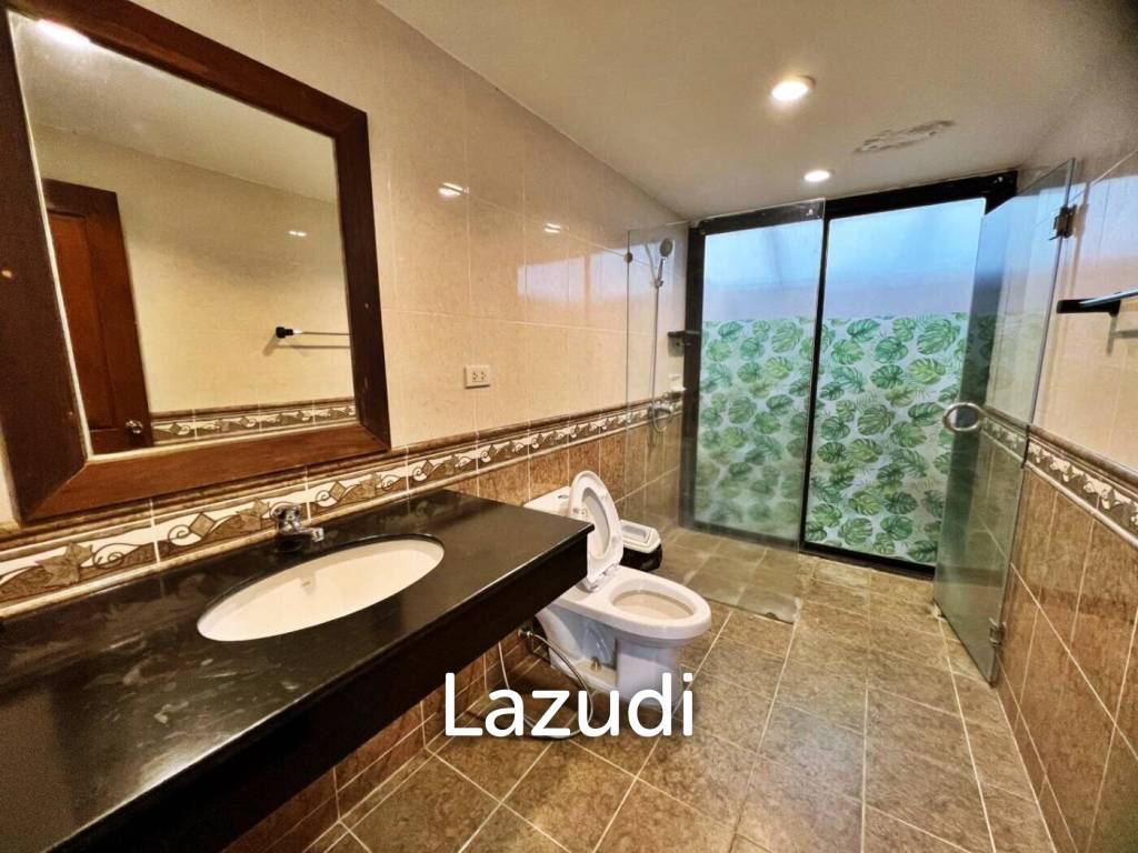 3 Bedrooms 350 SQ.M House in Mabprachan Lake