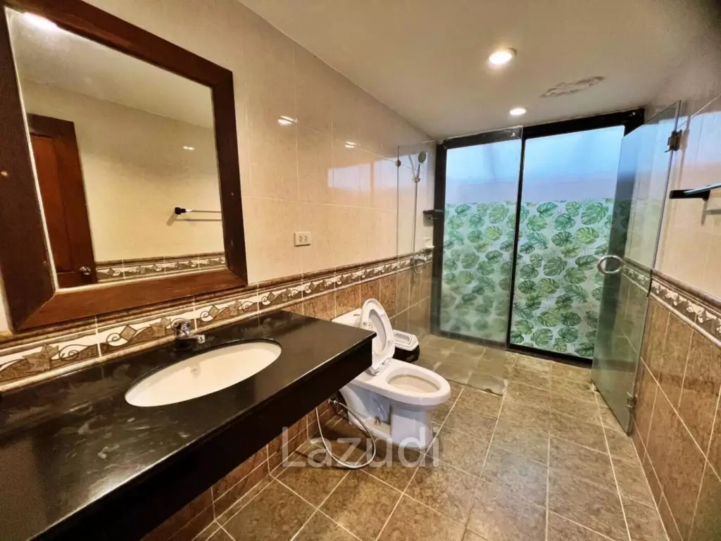 3 Bedrooms 350 SQ.M House in Mabprachan Lake