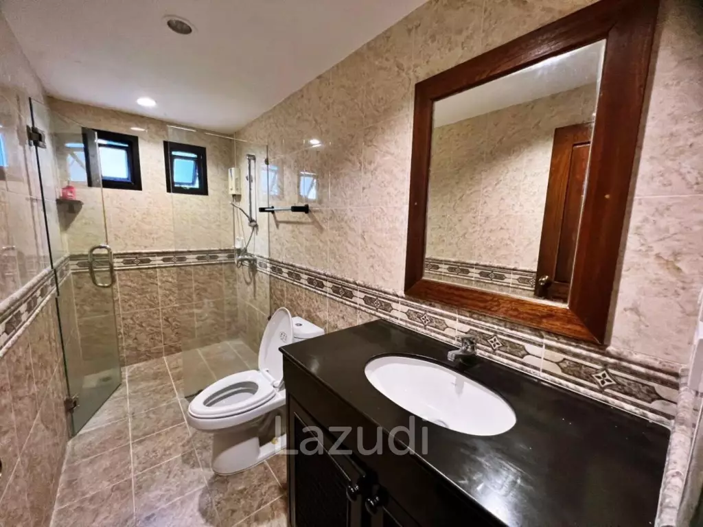 3 Bedrooms 350 SQ.M House in Mabprachan Lake