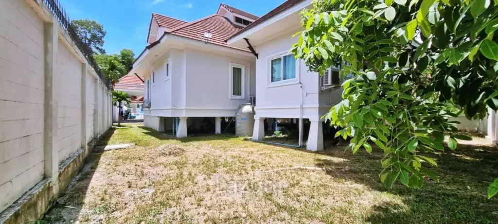 4 Bed Thai Modern Style House in Bangsaray