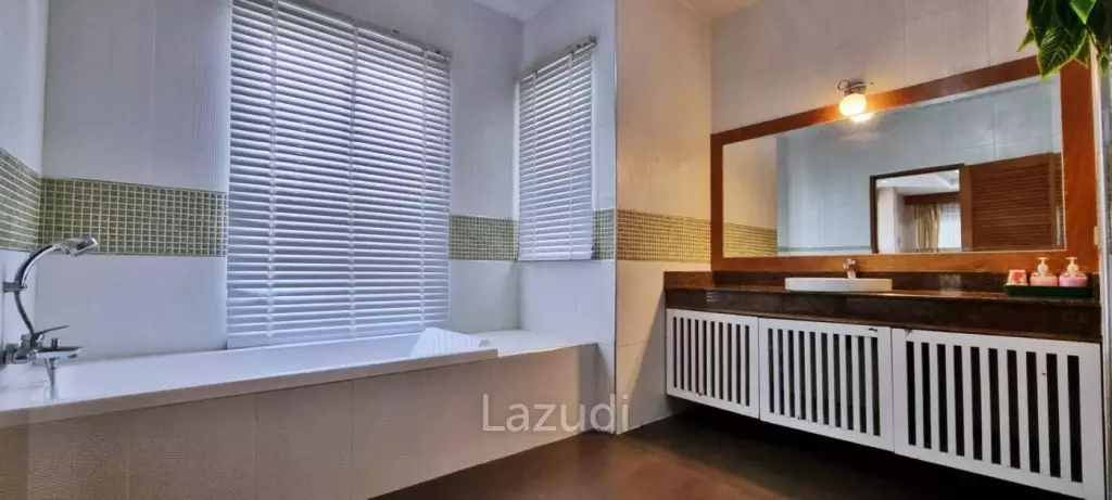 4 Bed Thai Modern Style House in Bangsaray