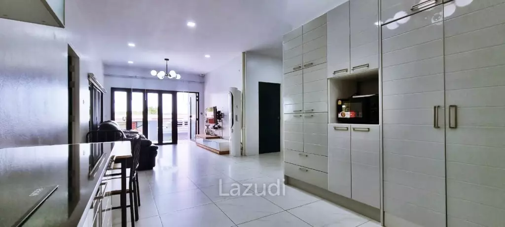 3 Beds 200 SQ.M House in Siam Country Club
