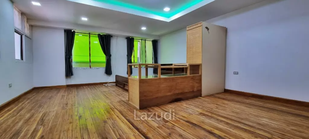 1 Bed 2 Bath 145 SQ.M Jomtien Plaza Condotel