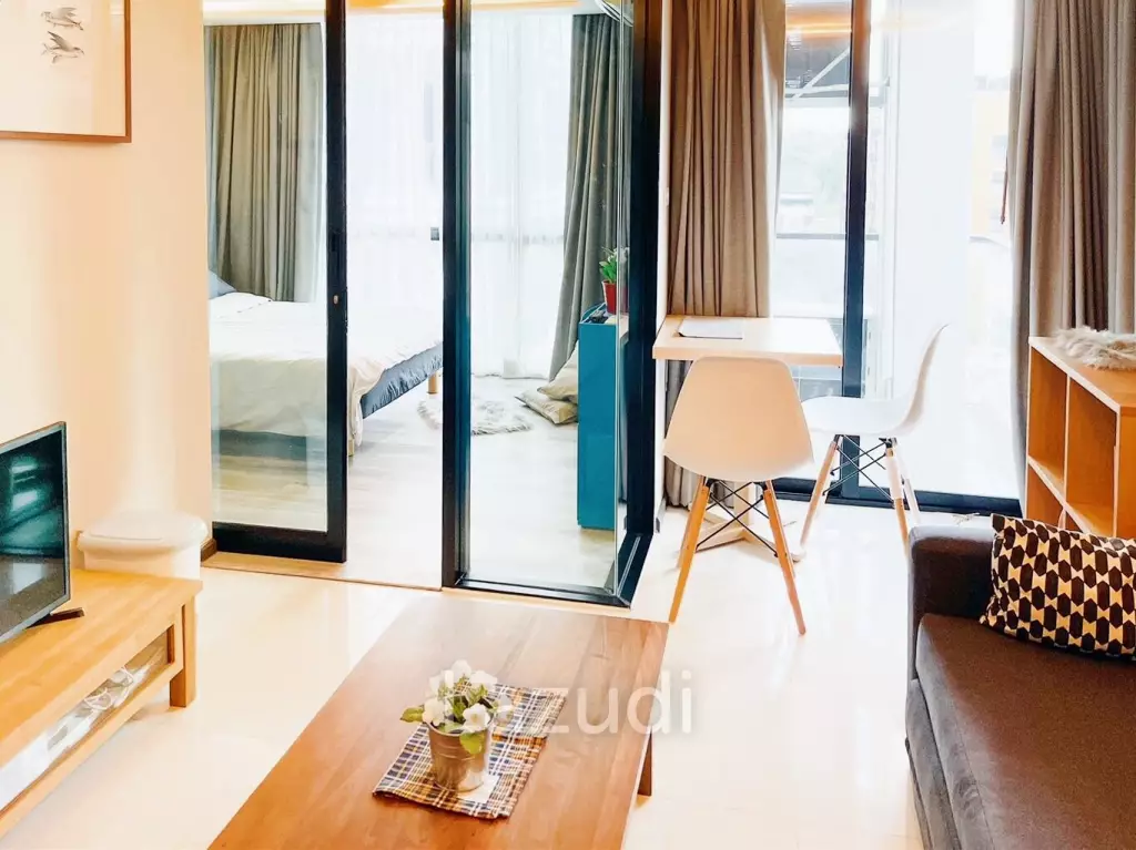 1 Bed 1 Bath 35 SQ.M SOCIO Ruamrudee