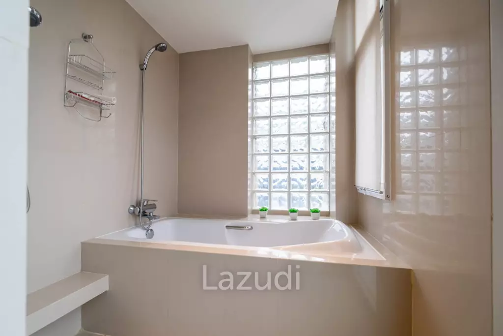 6th Floor One Bedroom Condo in Twin Peaks