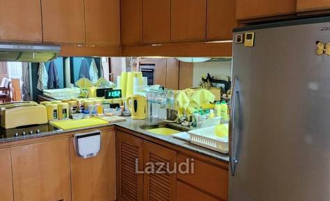 7th Floor 2 Bedroom Corner Unit in Twin Peaks