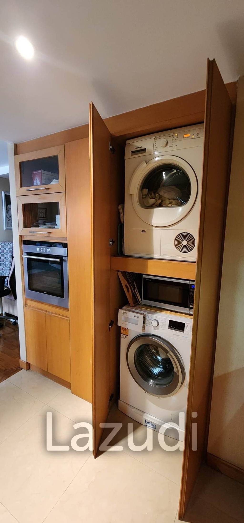 7th Floor 2 Bedroom Corner Unit in Twin Peaks