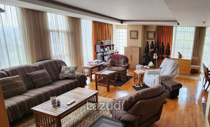7th Floor 2 Bedroom Corner Unit in Twin Peaks