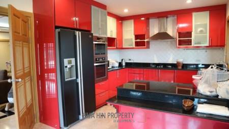 Luxurious 5 Bedroom Pool Villa In Prime Hillside Location