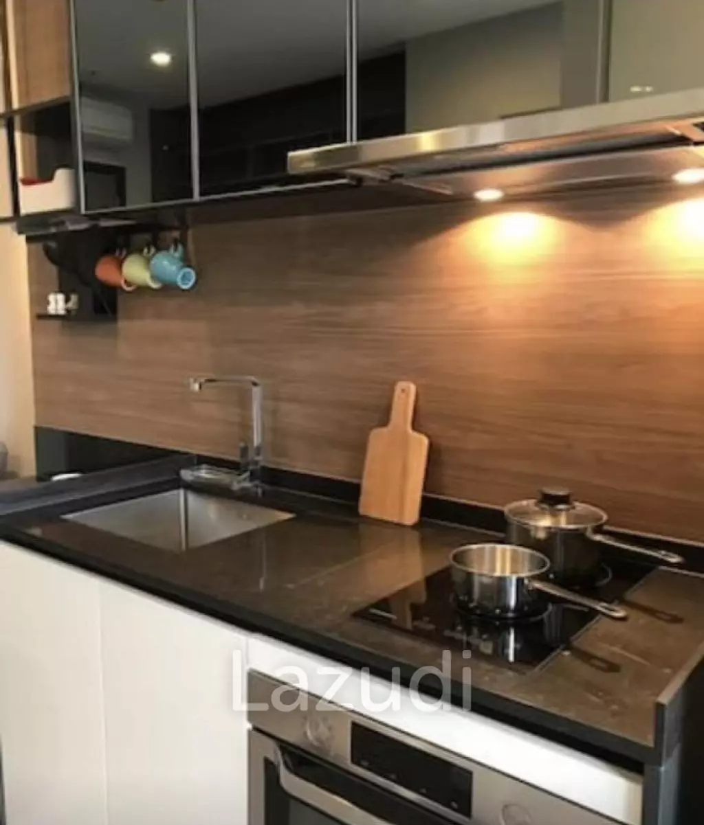 1 Bed 1 Bath 35 SQ.M The Room Sathorn - St.Louis