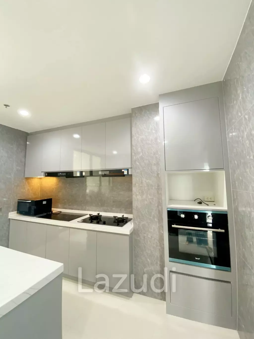3 Bed 355 SQ.M Supalai Oriental Sukhumvit 39