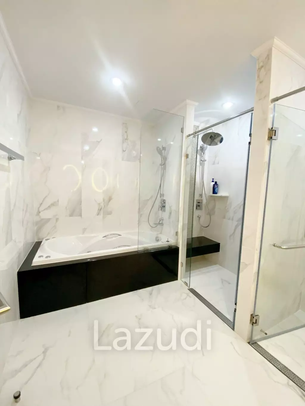 3 Bed 355 SQ.M Supalai Oriental Sukhumvit 39