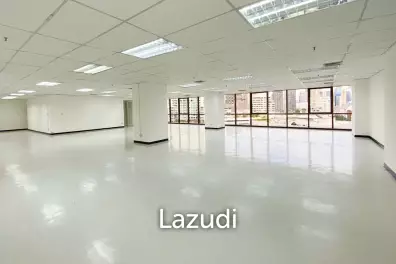 387 SQ.M Office for rent in Asoke