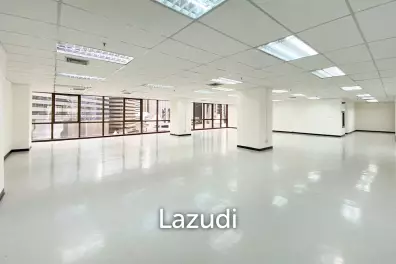 387 SQ.M Office for rent in Asoke
