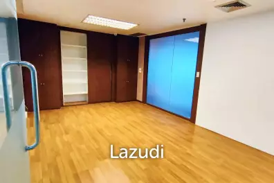 587 SQ.M Office for rent in Green Tower
