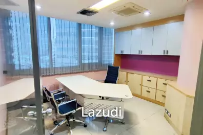 587 SQ.M Office for rent in Green Tower