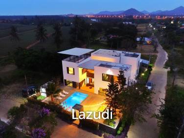 5 Bed 4 Bath Villa For Sale
