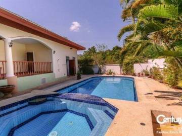 STUART PARK 2 : Great Quality 3 or 4 bed Pool Villa