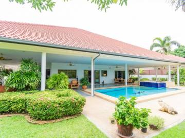 SUNSET VILLAGE 2: Luxury 4 Bedroom Pool Villa
