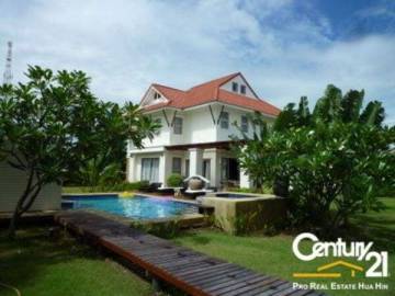 TROPICAL SEAVIEW VILLAS : Luxury 3 Storey Pool Villa