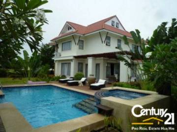 TROPICAL SEAVIEW VILLAS : Luxury 3 Storey Pool Villa