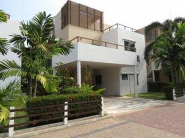 3 Bedroom, 3 Storey Detached House next to the Beach