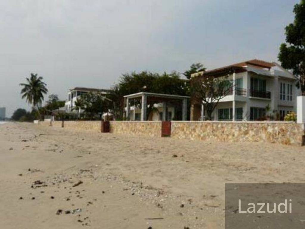 3 Bedroom, 3 Storey Detached House next to the Beach