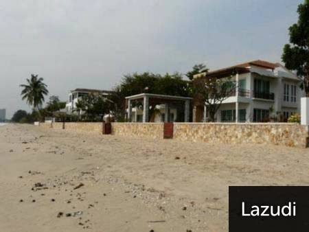 3 Bedroom, 3 Storey Detached House next to the Beach