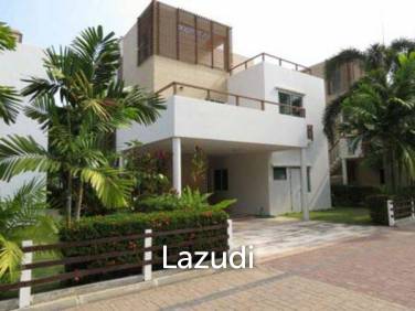 3 Bed 4 Bath Villa For Sale