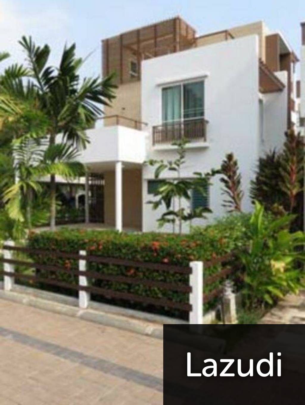 3 Bedroom, 3 Storey Detached House next to the Beach