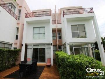 BOATHOUSE : 3 Bedroom, 3 Storey townhouse
