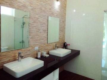White Beach Villas : Bouganvilla VillaD