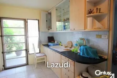 3 Bed Large Colonial Style Townhouse