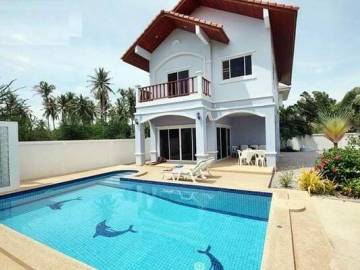 Lovely 2 Storey Pool Villa 100 meters from the Beach