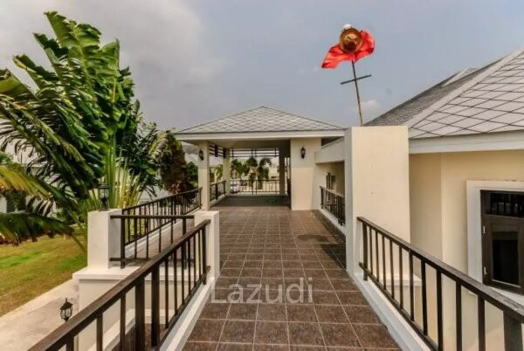 Top Quality 3 Bed Pool Villa with Spacious games room or 4th Bedroom