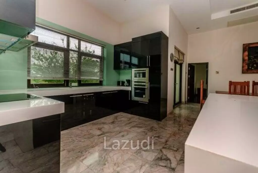 Top Quality 3 Bed Pool Villa with Spacious games room or 4th Bedroom