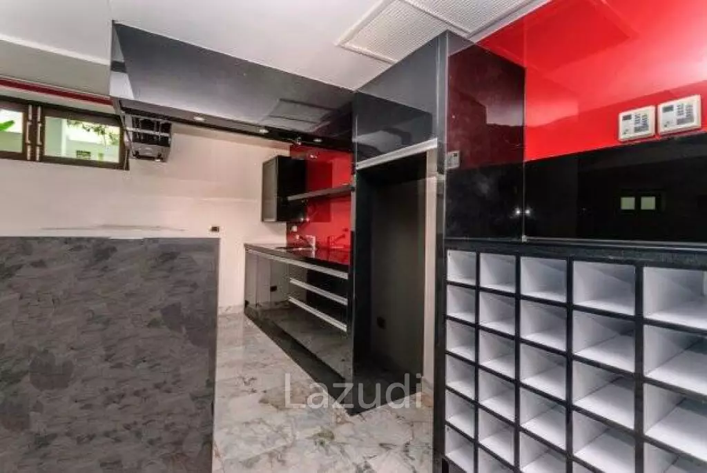 Top Quality 3 Bed Pool Villa with Spacious games room or 4th Bedroom