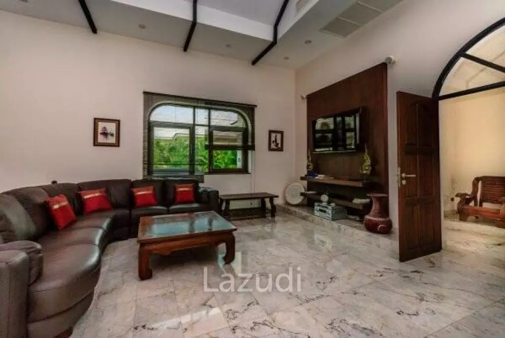 Top Quality 3 Bed Pool Villa with Spacious games room or 4th Bedroom