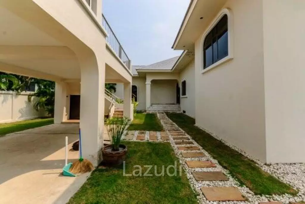 Top Quality 3 Bed Pool Villa with Spacious games room or 4th Bedroom