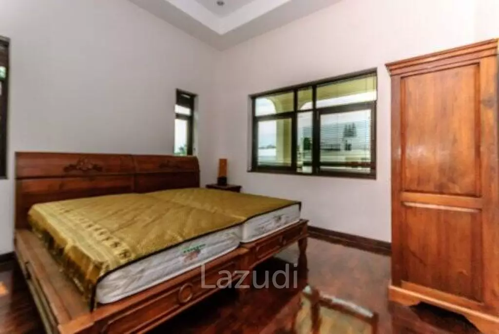 Top Quality 3 Bed Pool Villa with Spacious games room or 4th Bedroom