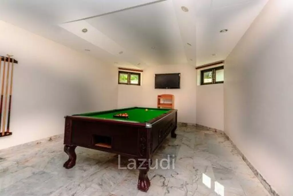 Top Quality 3 Bed Pool Villa with Spacious games room or 4th Bedroom