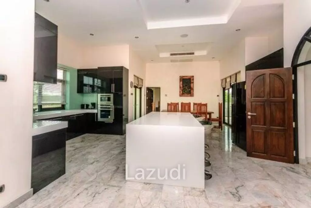 Top Quality 3 Bed Pool Villa with Spacious games room or 4th Bedroom