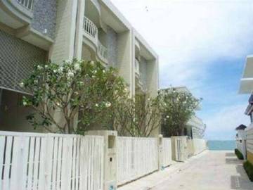 Modern Style 2.5 Storey Townhouse