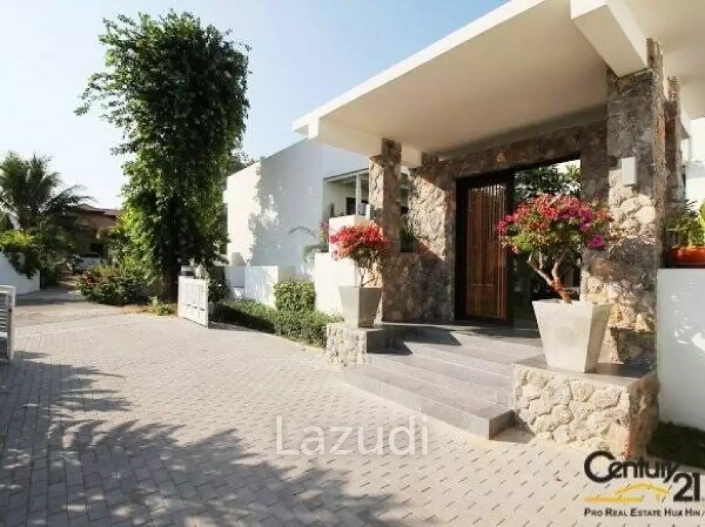 PALM HILLS HOMES : 3 Bedroom Luxury Villa on Palm Hills Golf Course