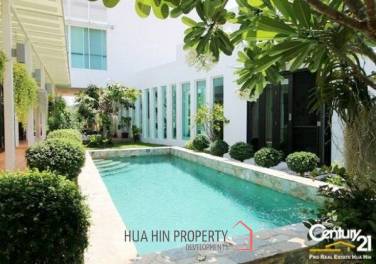 PALM HILLS HOMES : 3 Bedroom Luxury Villa on Palm Hills Golf Course