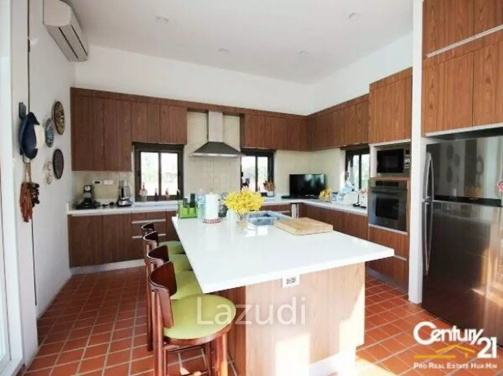 PALM HILLS HOMES : 3 Bedroom Luxury Villa on Palm Hills Golf Course